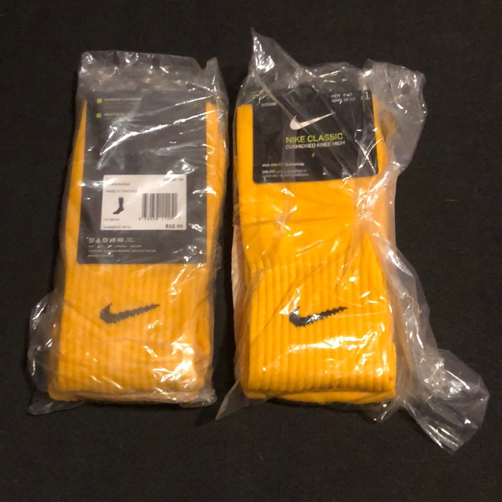 Nike soccer socks womens size 10-13 which is mens size 8-12.